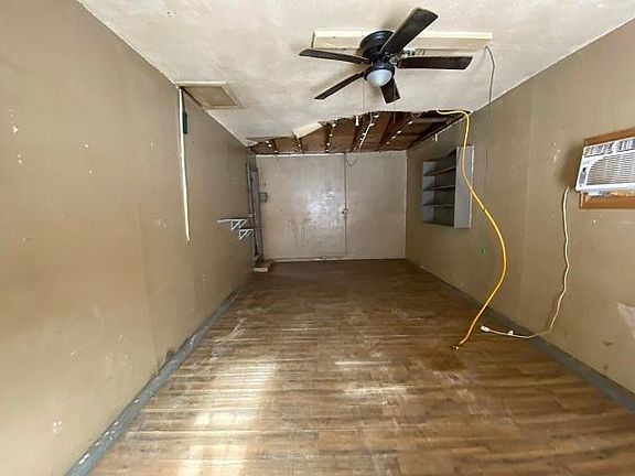3rd image of 115 Hillcrest Ct