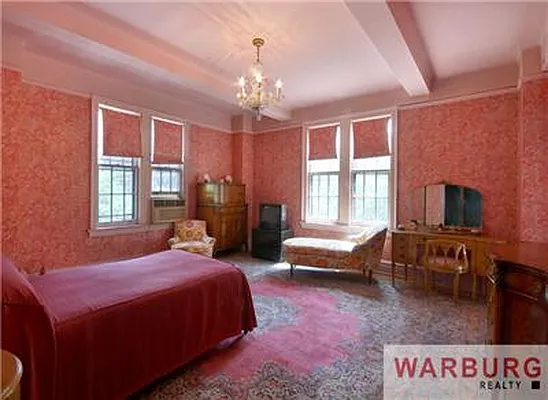 Sold by Warburg | media 1