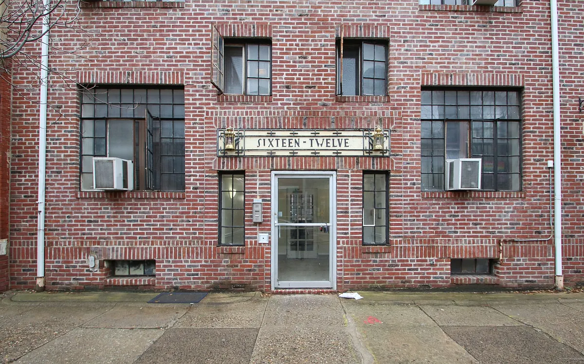 Building Photo - 1612 Pine St