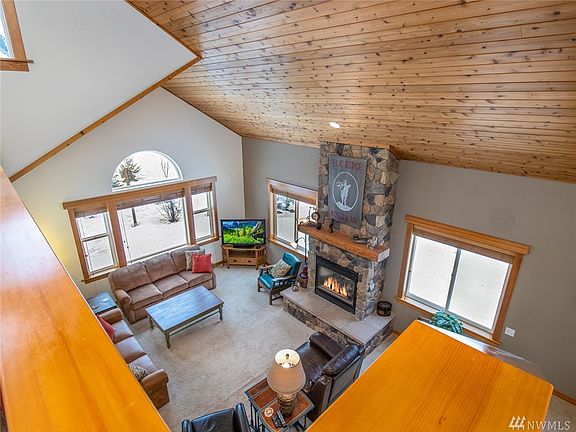 Soaring ceilings with T&G cedar.