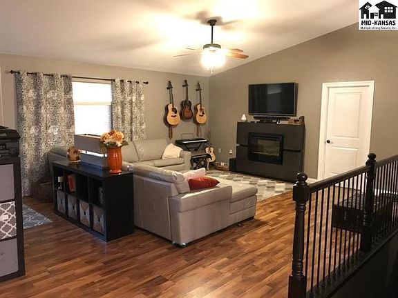 3rd image of 1517 Eastland Pl