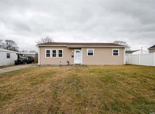20 Somerset Rd W, Amityville, NY 11701