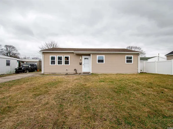 20 W Somerset Road, Amityville, NY 11701