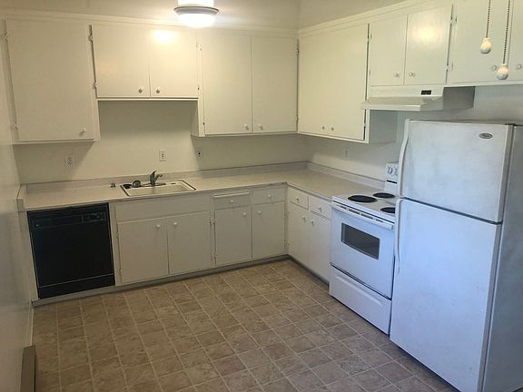 3rd image of 78 Bentley Ave APT 11