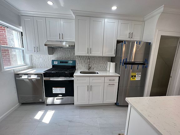 5th image of 3043 37th St
