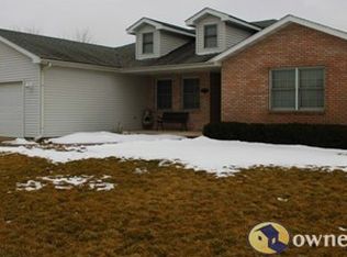 1000 Oakbrook Ave, Chatham, IL 62629