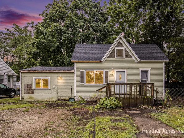 709 E Van Deinse St, Greenville, MI 48838