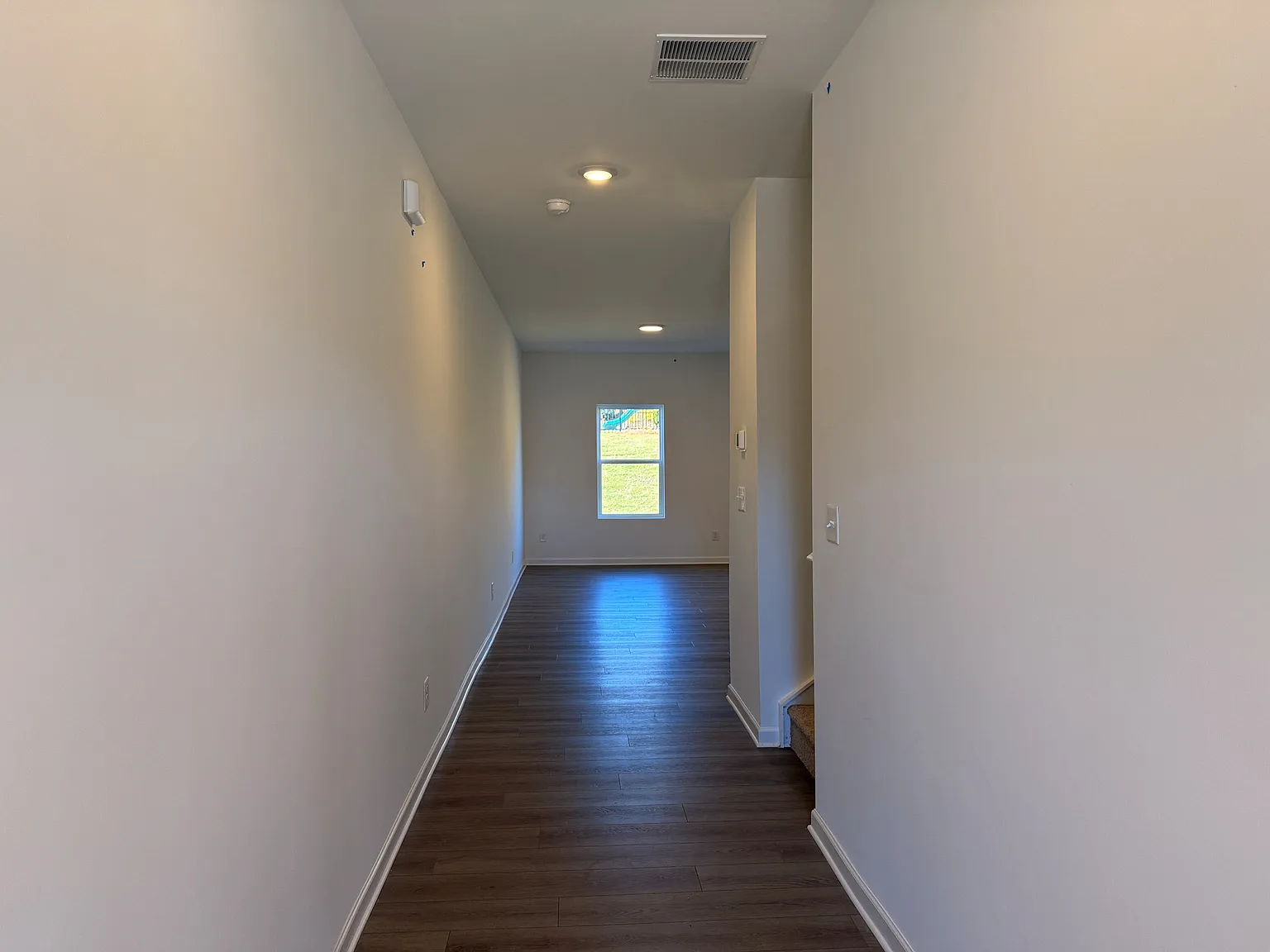 3 bed, 2.5 bath, 1801 sqft, $2,650 — Photo 2