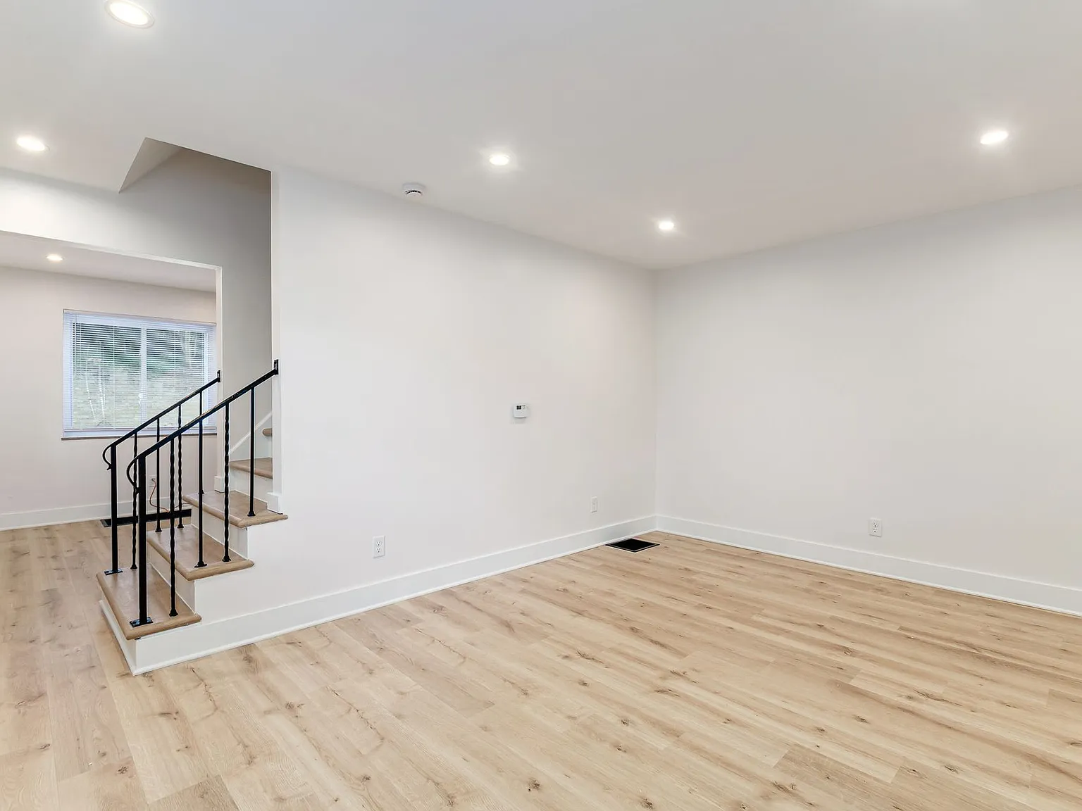 2 bed, 909 sqft, $2,100 — Photo 4