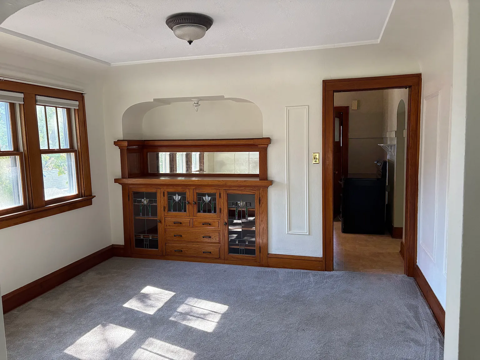 2 bed, 740 sqft, $1,600 — Photo 2