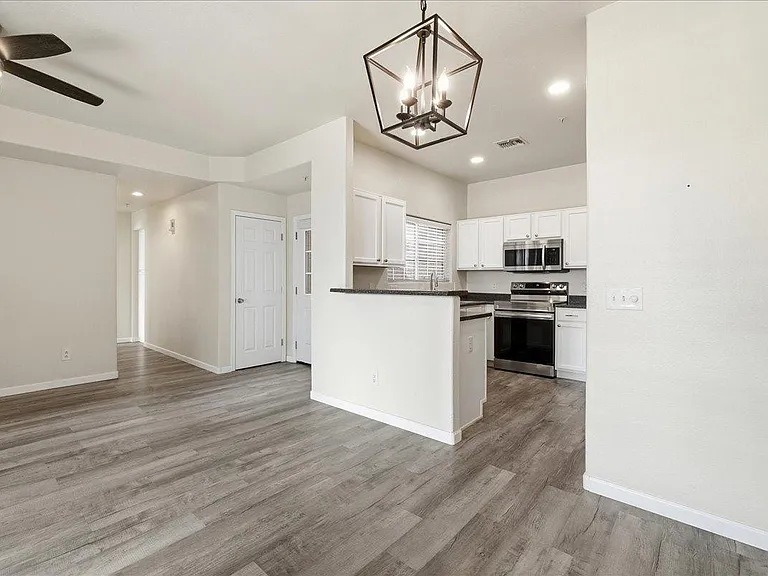 1633 E Lakeside Dr #63 — Photo 5