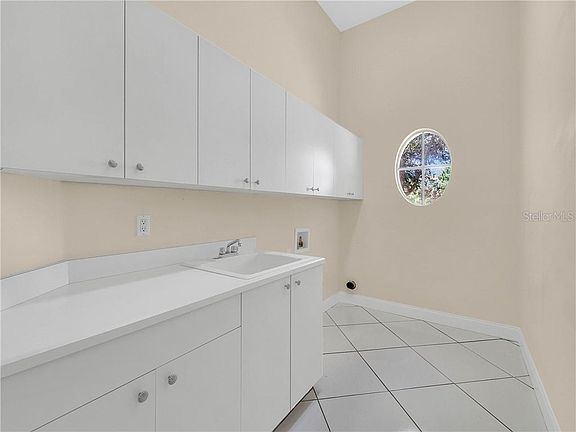 4th image of 555 Stonebury Ct