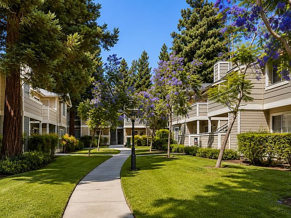 3rd image of 2660 Somerset Park Cir
