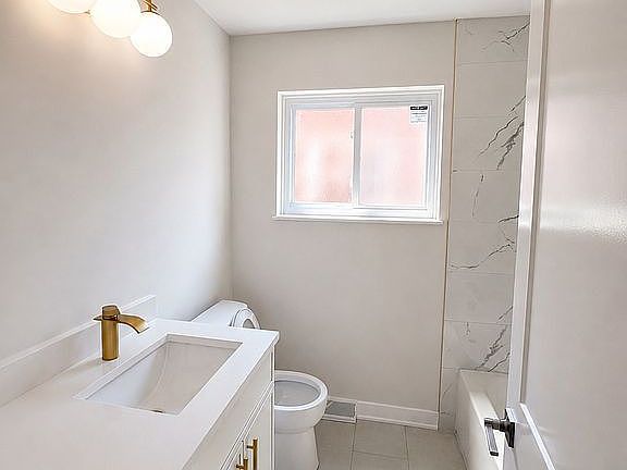 5th image of 6129 W 63rd Pl