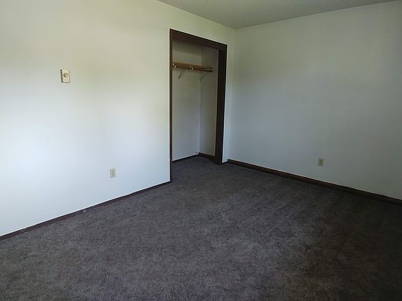 3rd image of 305 NW Robert St #B