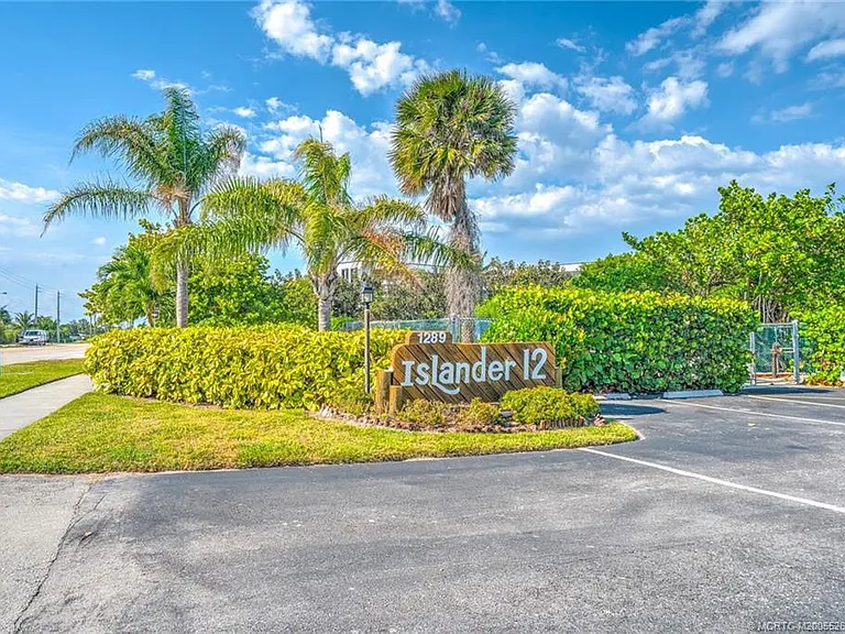 1289 NE Ocean Blvd #2 — Photo 4