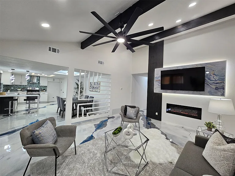 10706 Berthound Dr — Photo 2