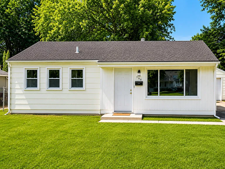 460 Marechal Ln — Photo 1