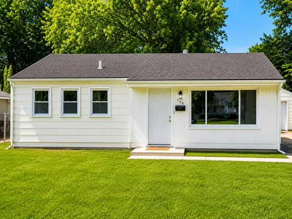 460 Marechal Ln, Florissant, MO 63031