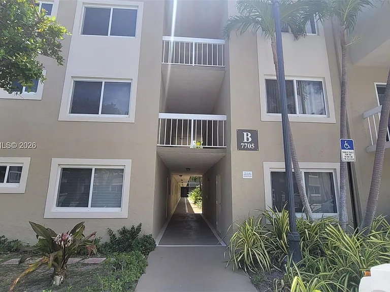 7705 Camino Real #B215 — Photo 16