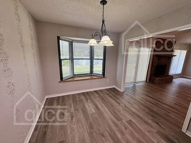 1959 Sussex Dr N — Photo 10