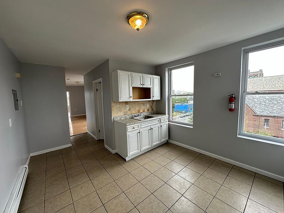 1st image of 95 16th Ave #39D