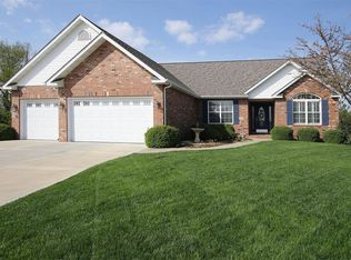 25 Oak Valley Dr, Maryville, IL 62062