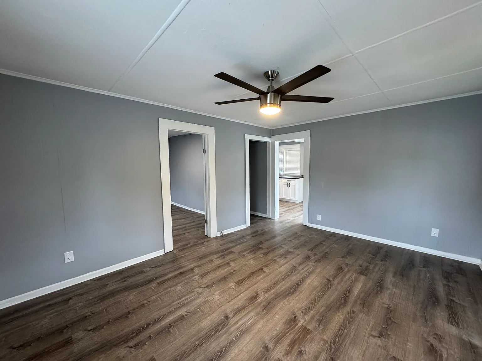 3 bed, 950 sqft, $1,400 — Photo 2