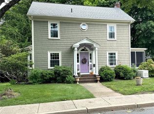 9 Crest Ave, Lincoln, RI 02865