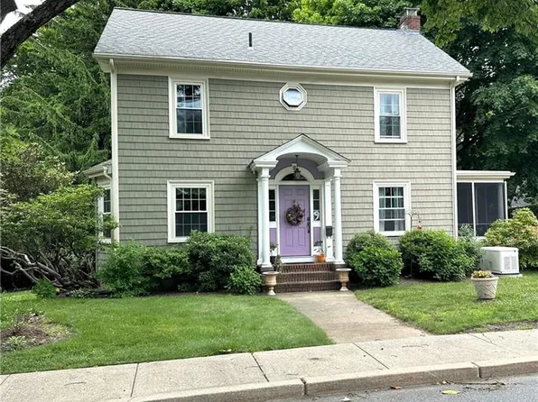 9 Crest Ave, Lincoln, RI 02865