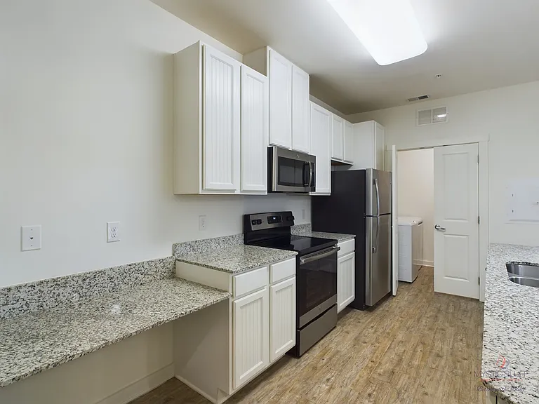 Mystic Bluff Apartments — Photo 137