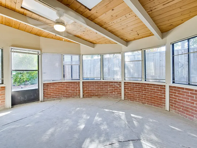 4712 Clarendon Dr — Photo 49