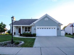 3552 Rivers Crossing Dr, Waukesha, WI 53189