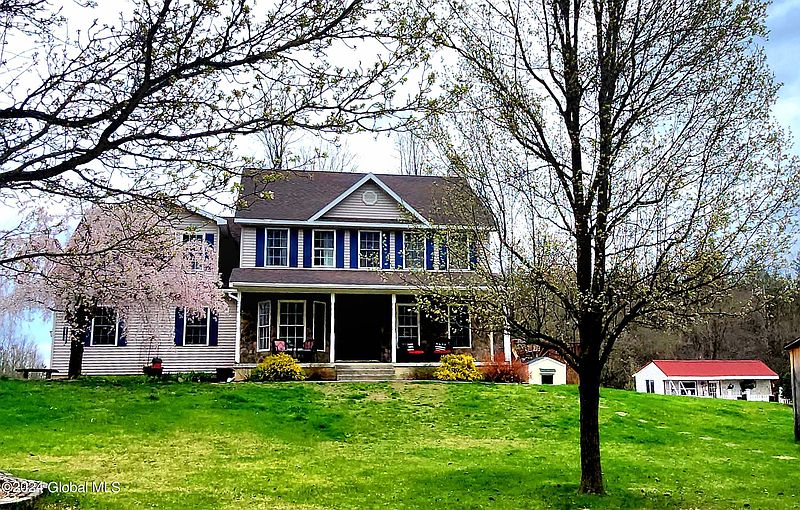 3rd image of 16 Woodview Road