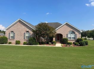 11 Fawn Ridge Dr, Decatur, AL 35603