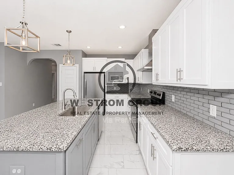 1501 Avenue E — Photo 13