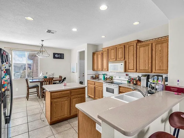 3309 E Willow Springs Dr — Photo 3