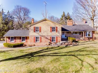 1041 Rock Spring Rd, Bloomfield Hills, MI 48304