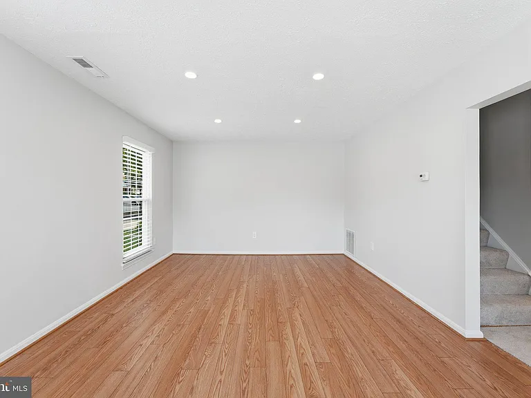 E Rosecroft Village Cir — Photo 12