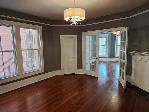 4th image of 414 NE 5th Ave APT 4