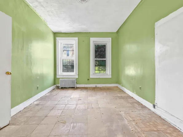 610 Ashford Street image 9 of 32