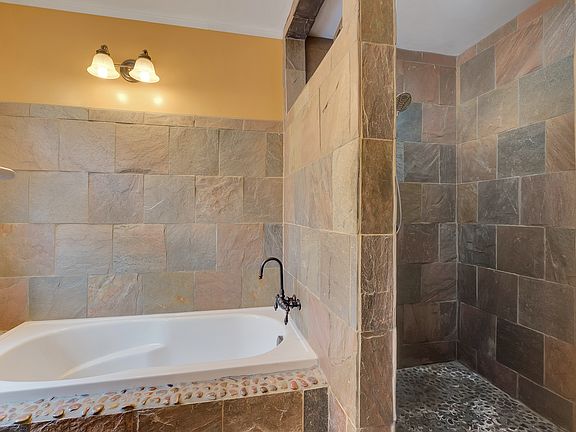 3rd image of 22 Staller Blvd
