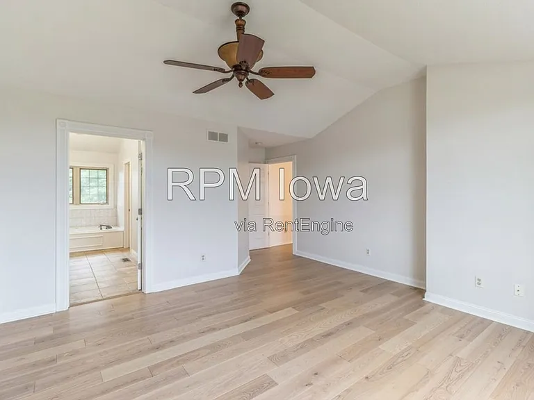 13585 Summit Dr — Photo 20