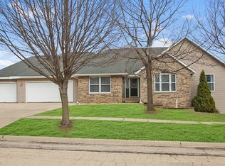 761 Seminole Dr, Freeport, IL 61032