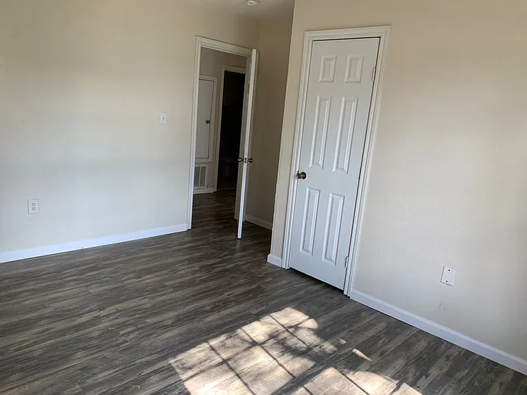 606 N Pesotum Ave — Photo 3