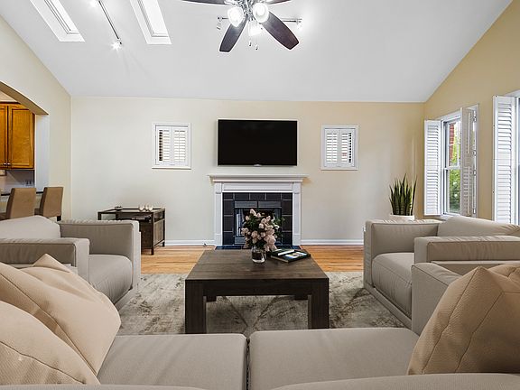 3rd image of 1409 W Cuyler Ave APT 3W