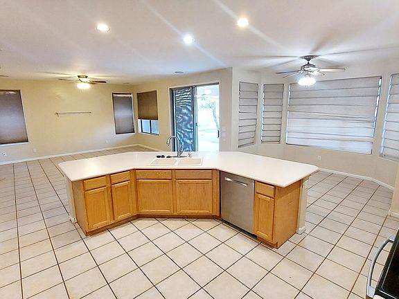 5th image of 742 W Raven Dr