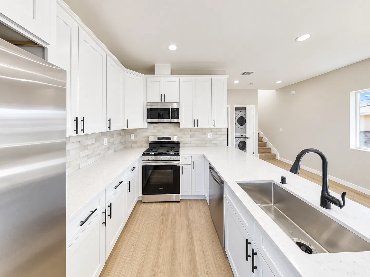 4BD/2BA on Stewart! — Photo 2