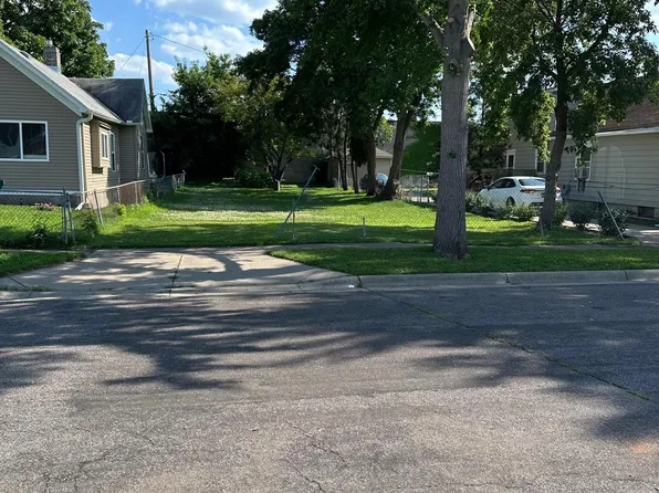 482 Stinson St, Saint Paul, MN 55117