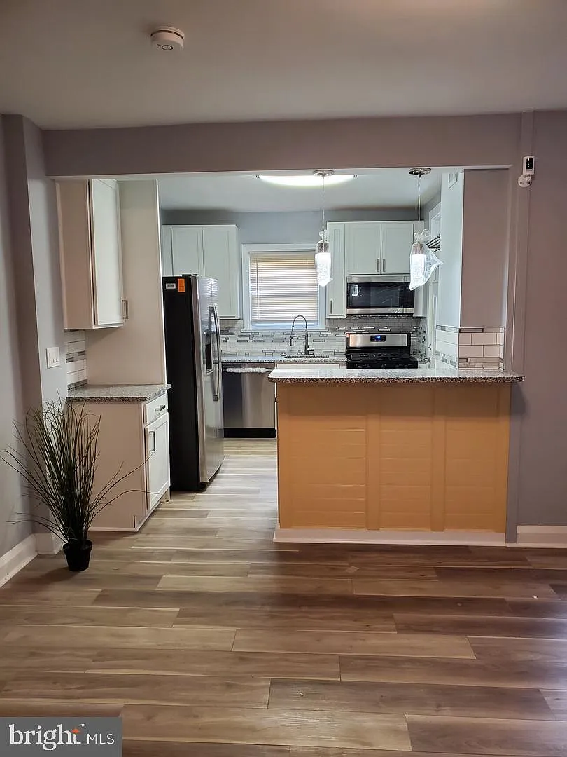 3 bed, 2.5 bath, 1224 sqft, $2,250 — Photo 2
